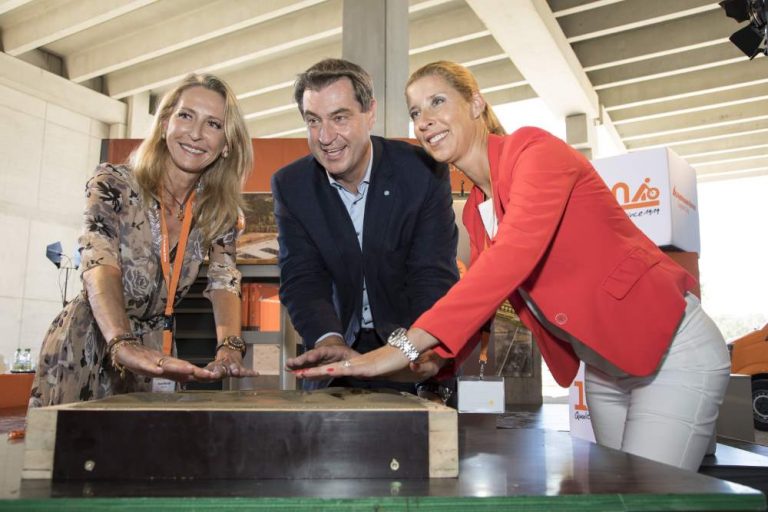 Hoffmann legt eerste steen voor LogisticCity