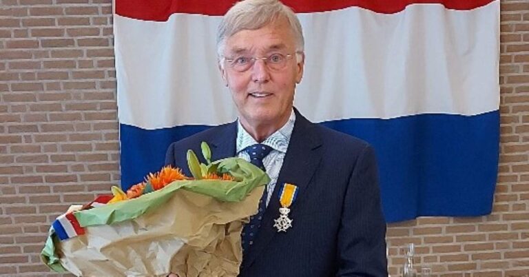 Harm Kort ridder in de Orde van Oranje-Nassau