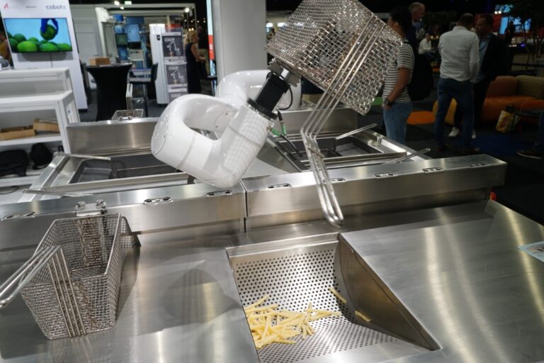 Als de cobot zelfs frieten gaat bakken
