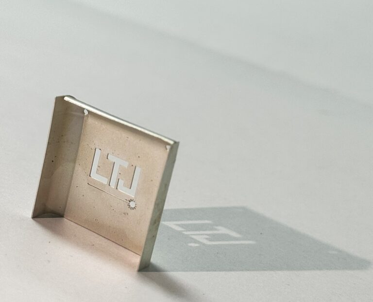 LTJ snijdt 5 micron dunne folies met nieuwe pico femtoseconde laser